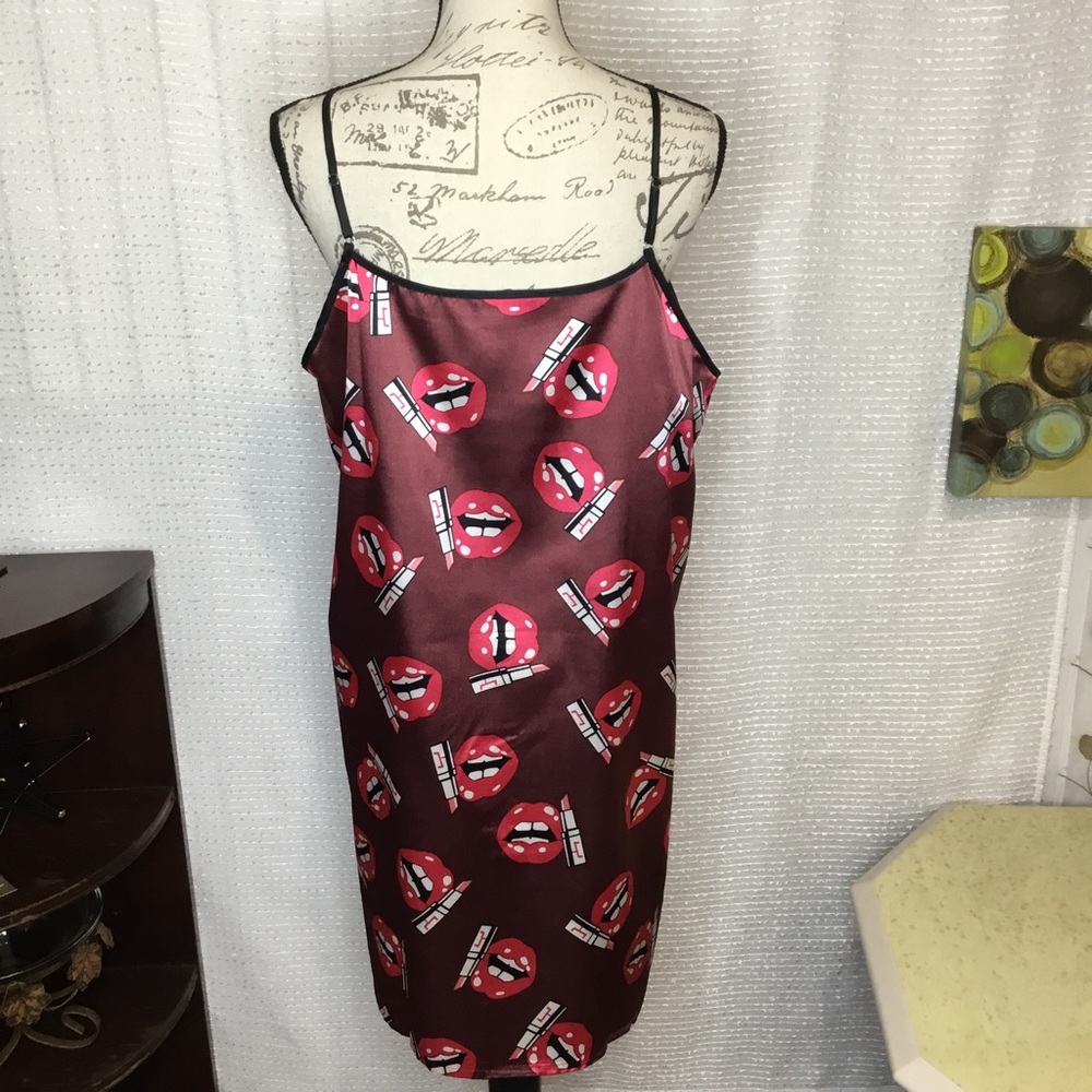 Lips & Lipstick Night Dress Nightgown Nightie PJs New without tag - Picture 3 of 9